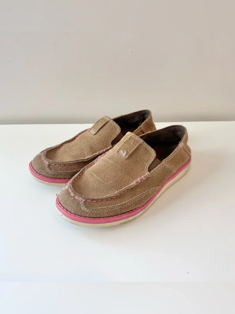 Ariat Sz 1 Girls Cruiser Shoes Slip On Light Brown with Pink Accents